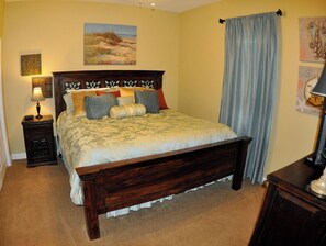 2 bedrooms, iron/ironing board, free WiFi, bed sheets - BR-313--PREPAID BEACH SERVICE- NEW LR FURNITURE-LOVELY VIEWS-OWNER MANAGED (Miramar Beach)