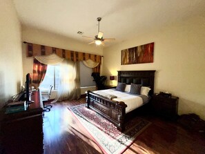 3 Schlafzimmer, Zimmersafe, Schreibtisch, Bügeleisen/Bügelbrett