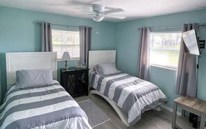 2 عدّة غرف نوم ومكواة/لوح كي وواي فاي مجانًا وملاءات أسرّة