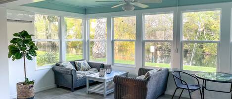 Smart TV, reproductor de DVD, libros