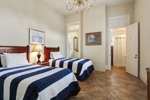 7 bedrooms, in-room safe, desk, iron/ironing board