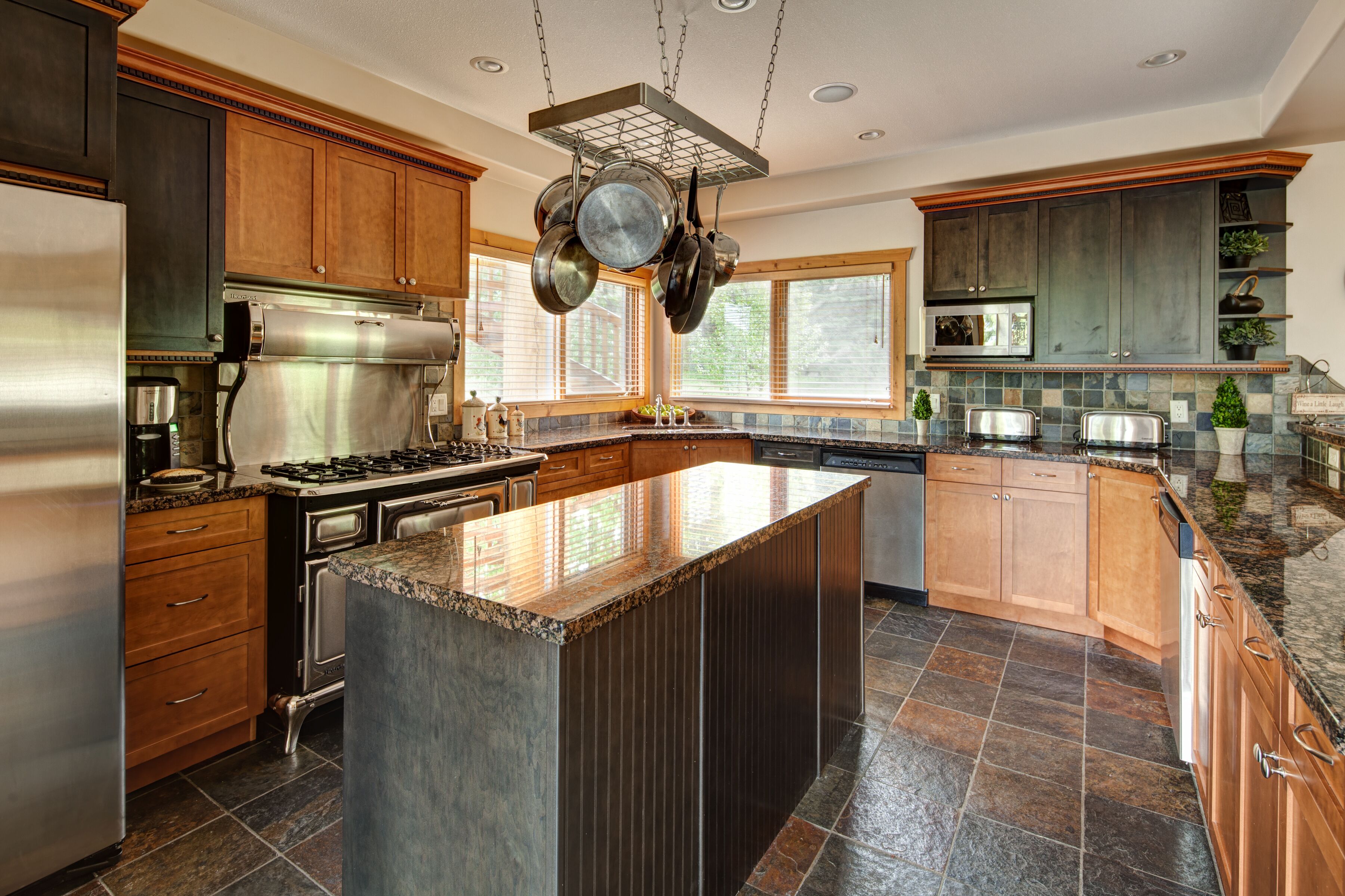 Whiskey Jack Creek Lodge - Private Hot Tub, Hot Springs access - On Golf Course