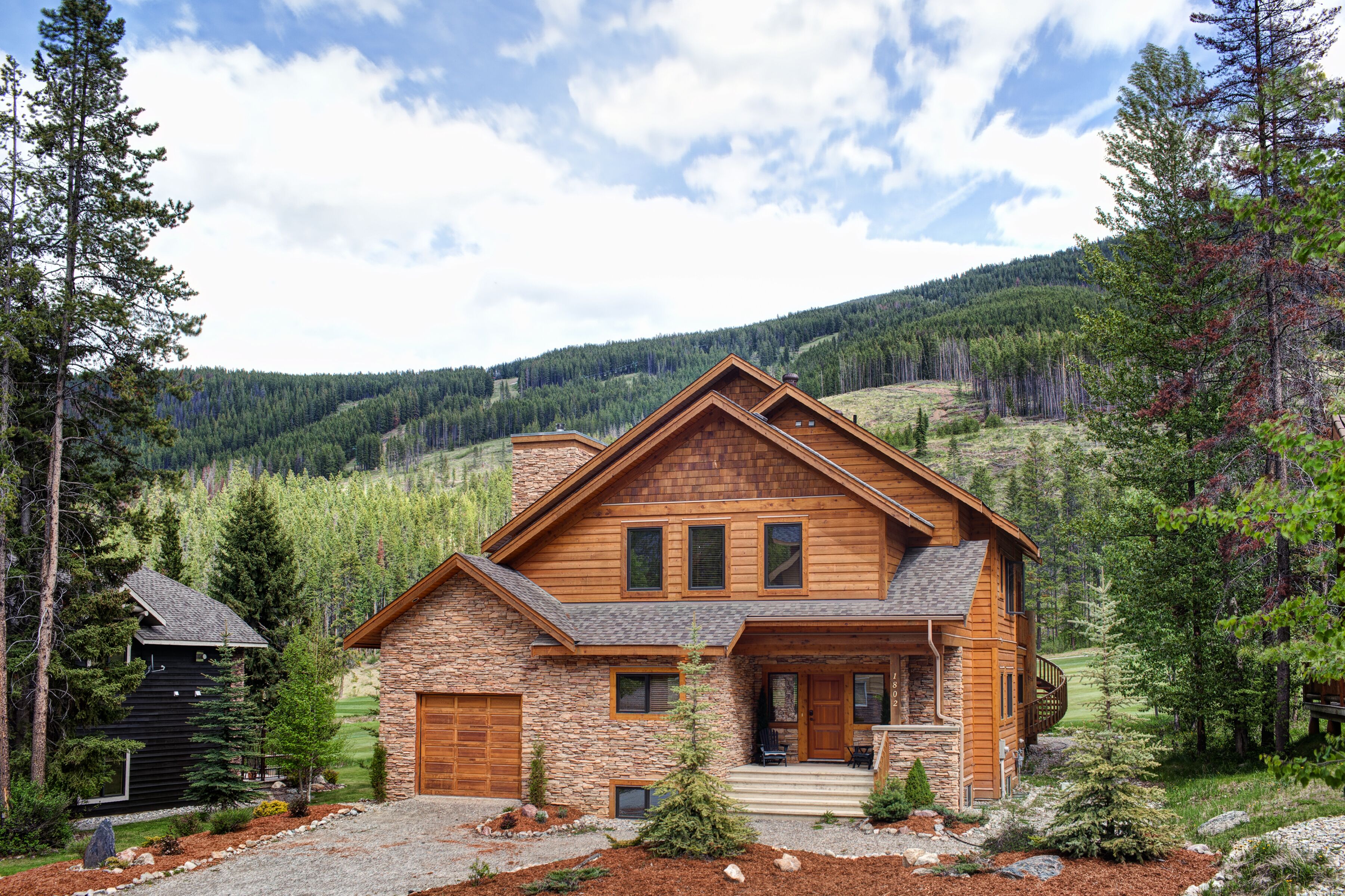 Whiskey Jack Creek Lodge - Private Hot Tub, Hot Springs access - On Golf Course