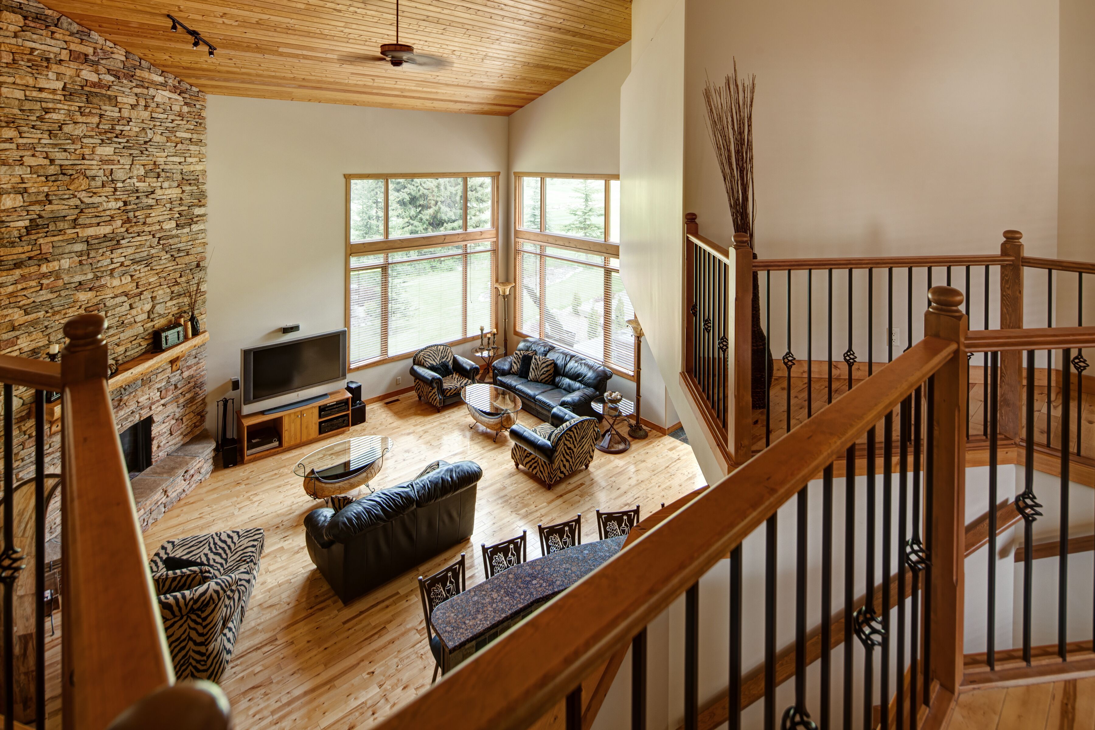 Whiskey Jack Creek Lodge - Private Hot Tub, Hot Springs access - On Golf Course