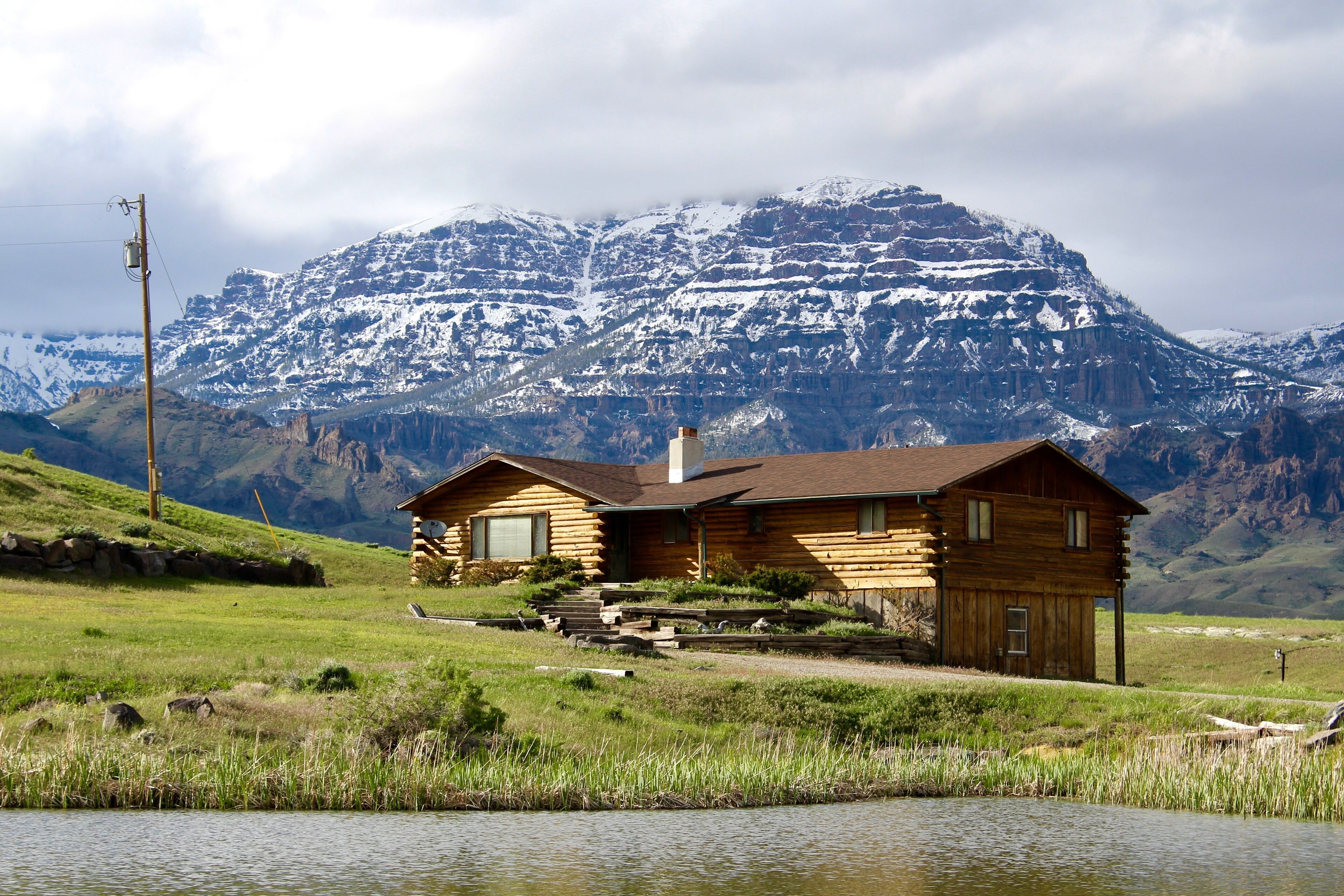 Inviting Log Home in Quiet Valley near Yellowstone