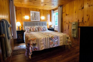 3 makuuhuonetta, silitysrauta/-lauta, ilmainen Wi-Fi, vuodevaatteet