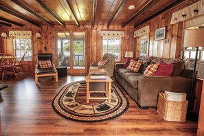 Smart TV, fireplace, DVD player, books