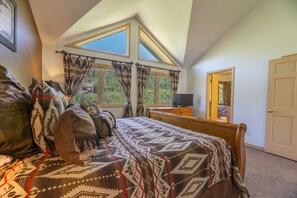 4 bedrooms, iron/ironing board, WiFi, bed sheets - 4 Bedroom Duplex in Keystone Ski Area with Private Hot Tub (Keystone)