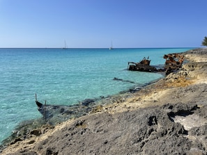 Una spiaggia nelle vicinanze