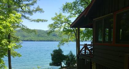 4 Br Lake George Waterfront -kotitalo / -telakka, keinutuoli ja upeat näkymät
