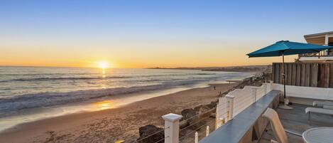 Am Strand, Liegestühle, Strandtücher