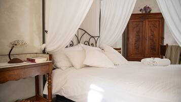 2 Schlafzimmer, Schreibtisch, Bügeleisen/Bügelbrett, Reisekinderbett