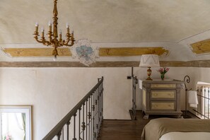 2 Schlafzimmer, Schreibtisch, Bügeleisen/Bügelbrett, Reisekinderbett