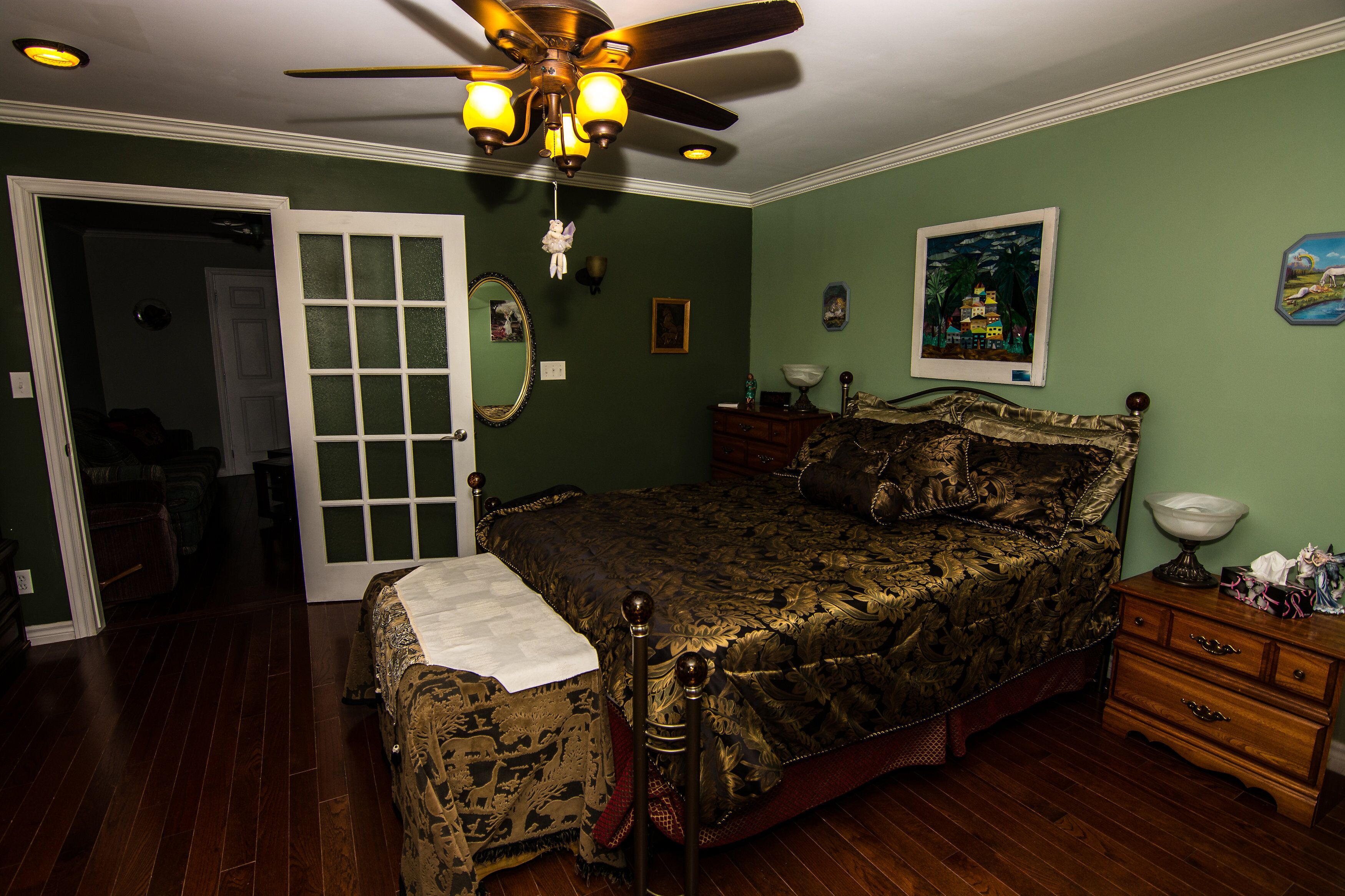 Middelshire - 10 Bedrooms 7.5 Bathrooms -  Eastern Ontario