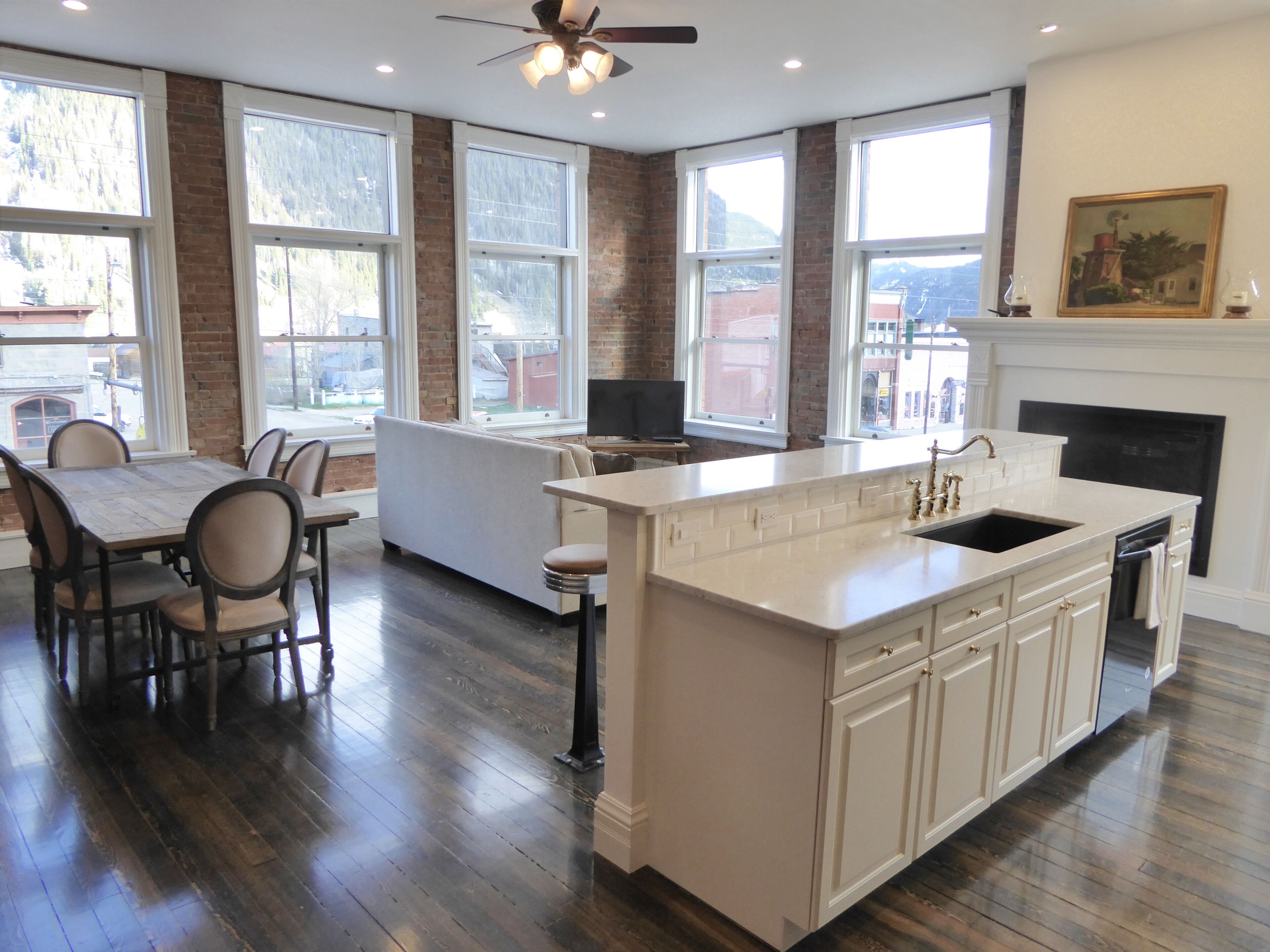 Historic Silverton Downtown  Loft