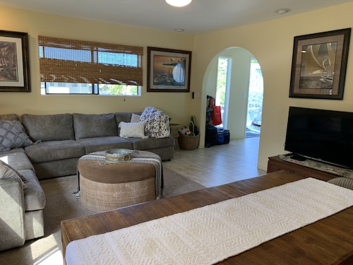 Kailua Kona, Home  between the beaches & Kona town,  10 min from airport.  

