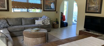 Kailua Kona, Home  between the beaches & Kona town,  10 min from airport.  

