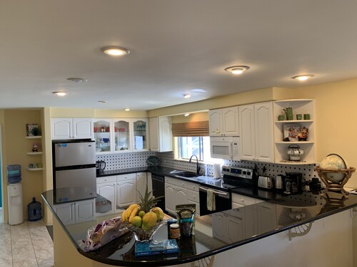 Kailua Kona, Home  between the beaches & Kona town,  10 min from airport.  

