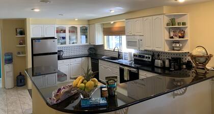 Kailua Kona, Home between the beaches & Kona town, 10 min from airport.