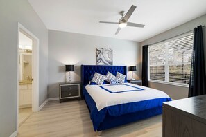 5 bedrooms, iron/ironing board, WiFi, bed sheets - Paradise Villa, No rear neighbors, Minutes from Disney (Kissimmee)