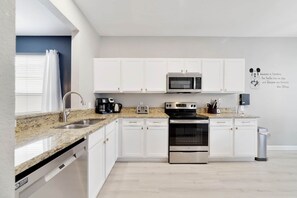 Fridge, microwave, oven, stovetop - Paradise Villa, No rear neighbors, Minutes from Disney (Kissimmee)