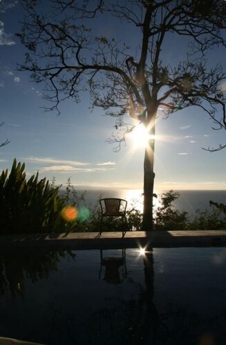 Pool, stunning ocean view, quiet, stairway to beach, ECO house