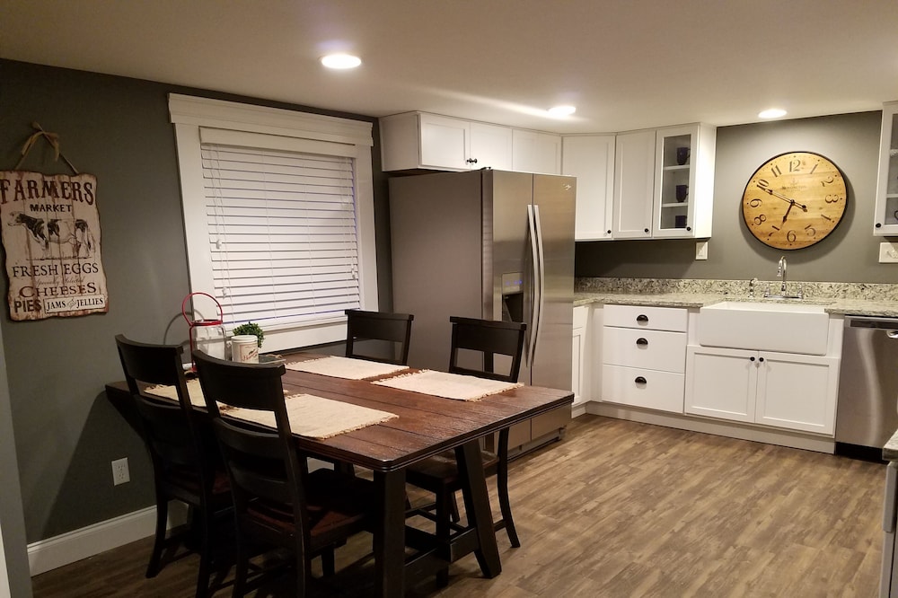 Family Friendly completely remodeled secluded vacation spot near Lake Shafer