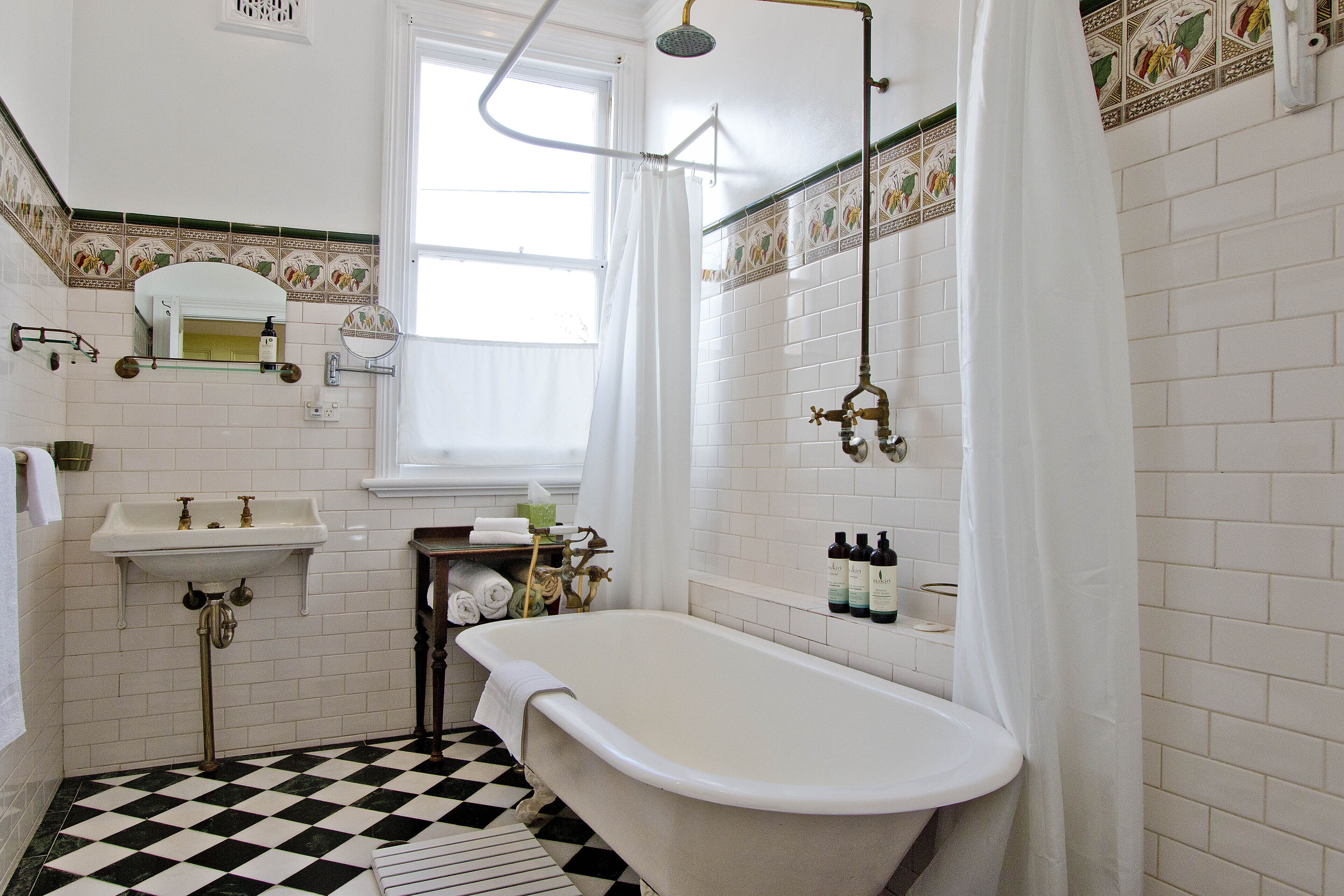 Inner Sydney. Harbour Bridge, Opera House City views