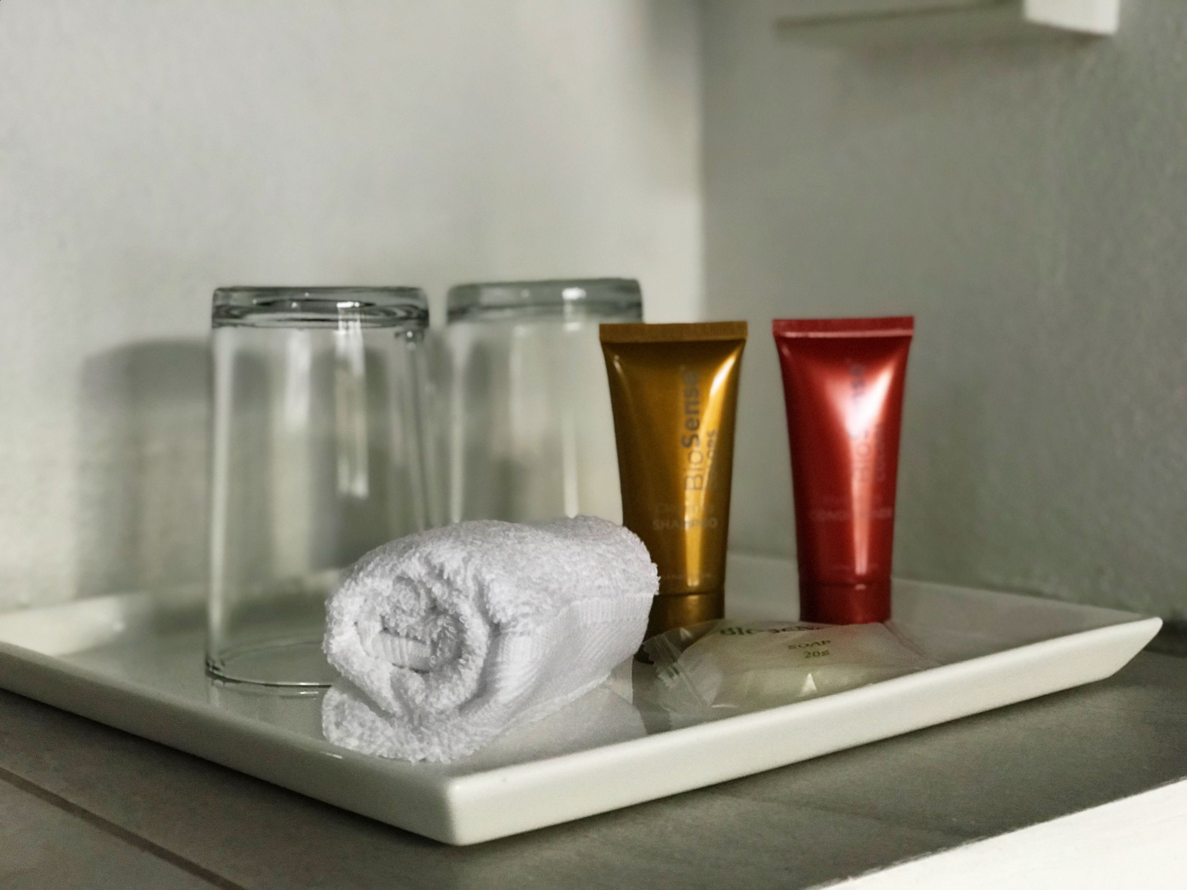 Deluxe Room, 1 King Bed, Non Smoking, Pool View | Bathroom | Shower, designer toiletries, towels, soap