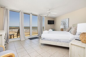 4 bedrooms, iron/ironing board, internet, bed sheets