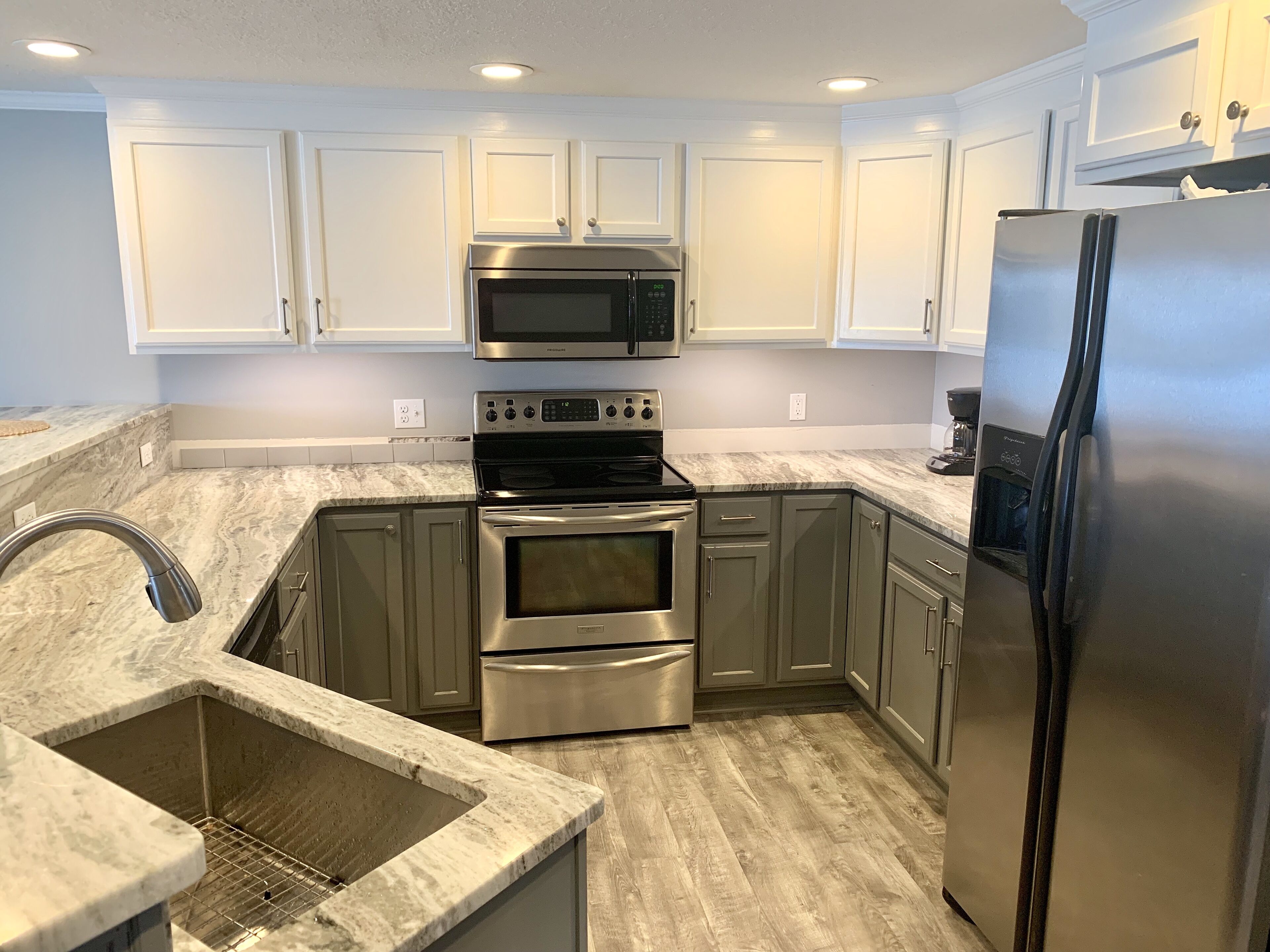 Beautiful, Spacious, Year round, Lakefront Condo, with Boat slip and more!