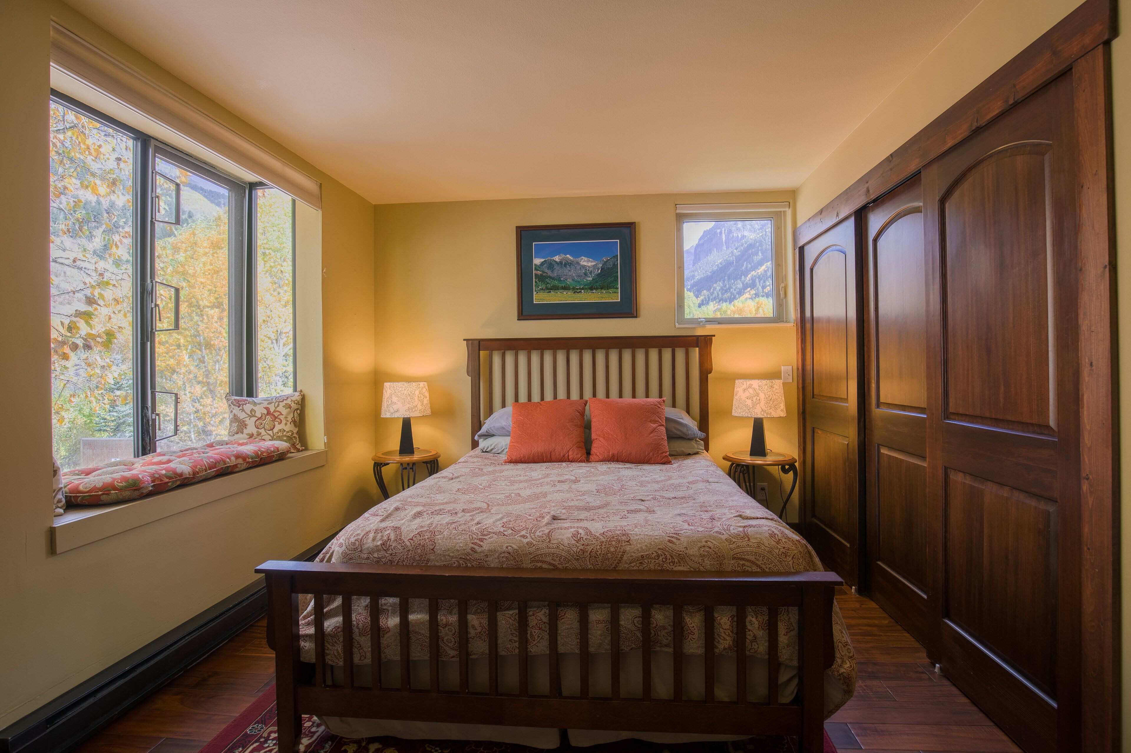 Unmatched In-Town Box Canyon Views,3min to Town Park,Just blocks to Gondola