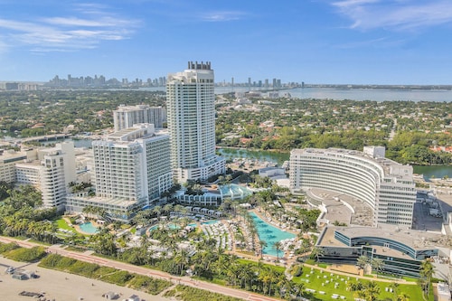 Uudelleen uusittu! Fontainebleau Hotel Ocean View Suite. Ei lomamaksua. Ilmainen valet