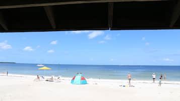 In Strandnähe, Liegestühle, Strandtücher