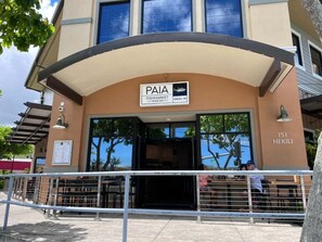 A building with a sign reading "PAIA FISHMARKET KAILUA" and the address "151 HEKILI".