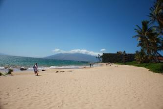 Tropical getaway at the Maui Banyan! Partial Ocean View 1 bedroom, 2 bath.