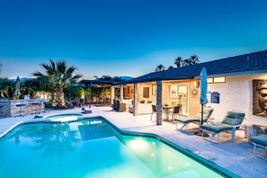 A heated pool - PS Murphy: Updated, Modern and Comfortable Desert Home (Palm Springs)