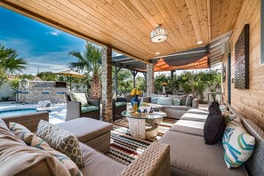 Terrace/patio - PS Murphy: Updated, Modern and Comfortable Desert Home (Palm Springs)