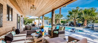 PS Murphy: Updated, Modern and Comfortable Desert Home