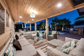 Terrace/patio - PS Murphy: Updated, Modern and Comfortable Desert Home (Palm Springs)
