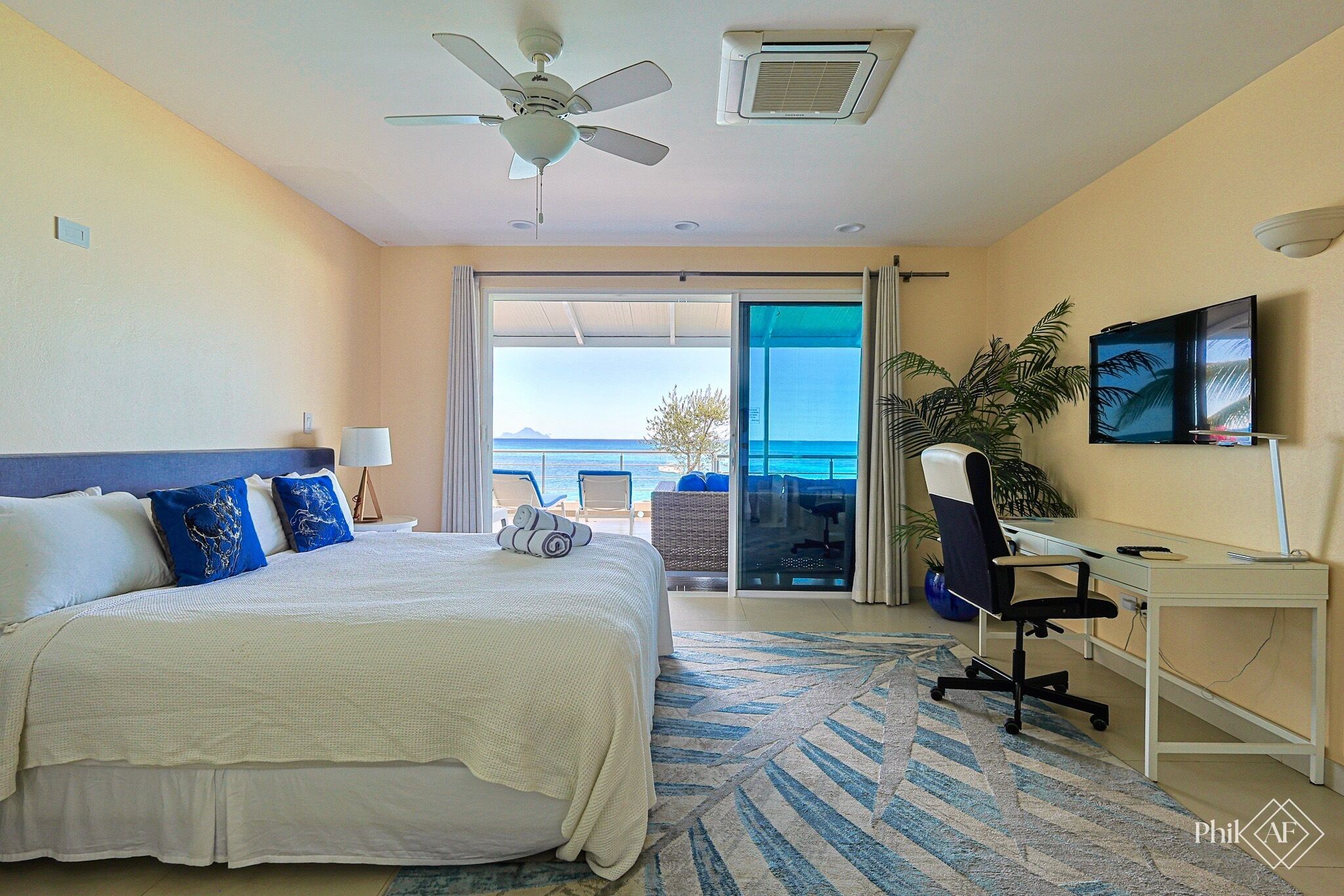 2 bedrooms, free minibar, in-room safe, desk
