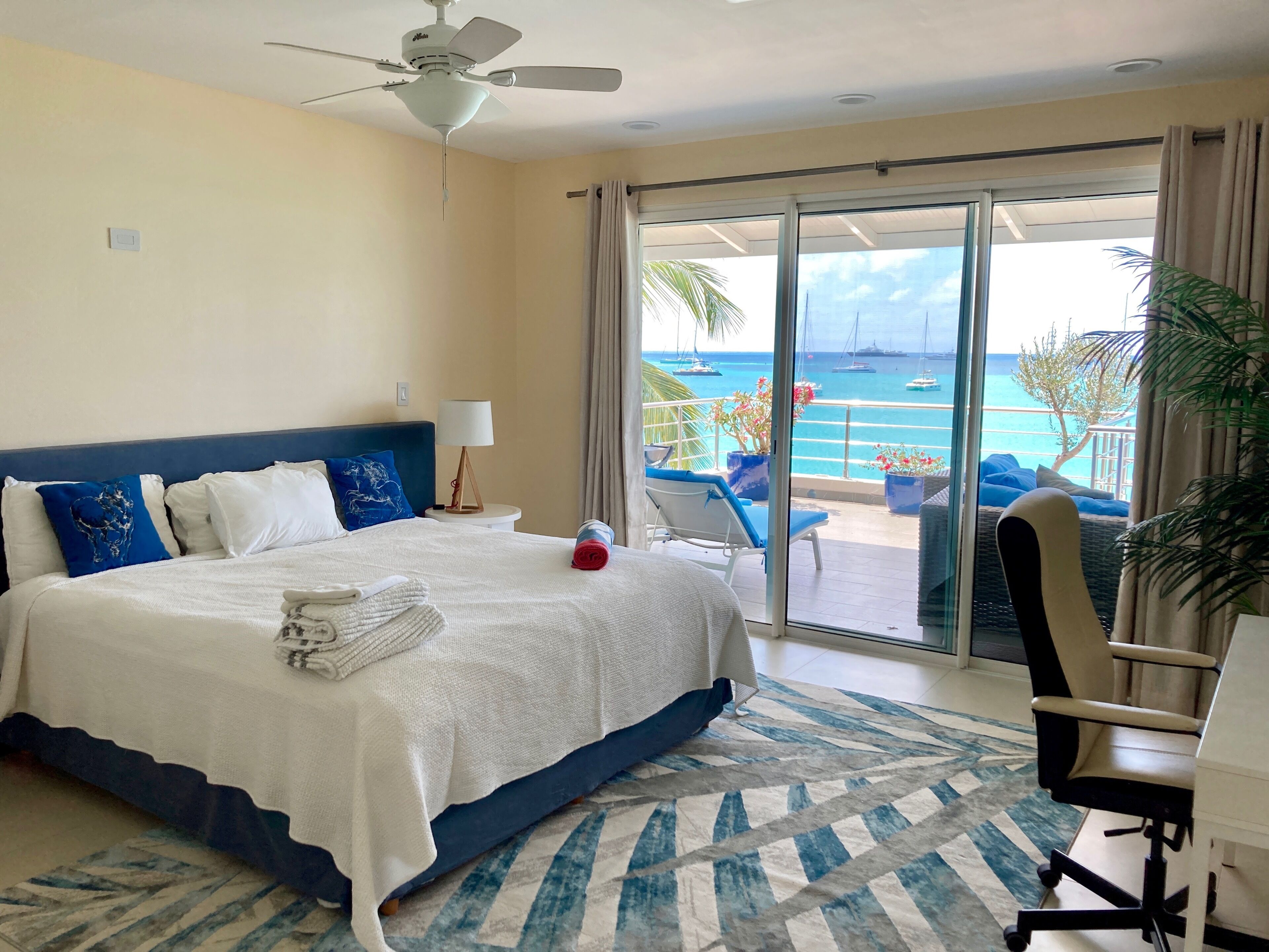 2 bedrooms, free minibar, in-room safe, desk