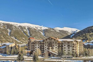 Exterior - Amazing Views! Walk to Copper's Center Village (Copper Mountain)