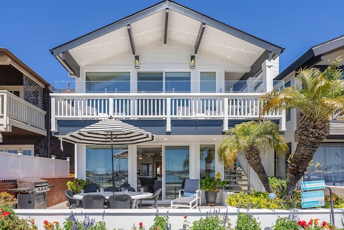 5-Star Luxurious South Bay Front Beach House - Steps to Shops/Restaurants
