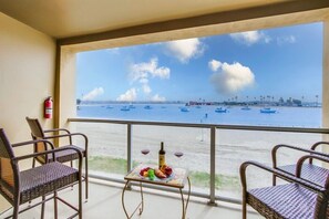Outdoor dining - Exclusive Ground Fl Patio • 3 Levels of WaterFront •  A/C (San Diego)