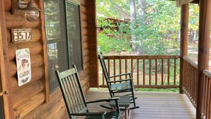 Terrace/patio - Enjoy our upscale, clean & well-equipped cabin in a beautiful setting. (Saugatuck)