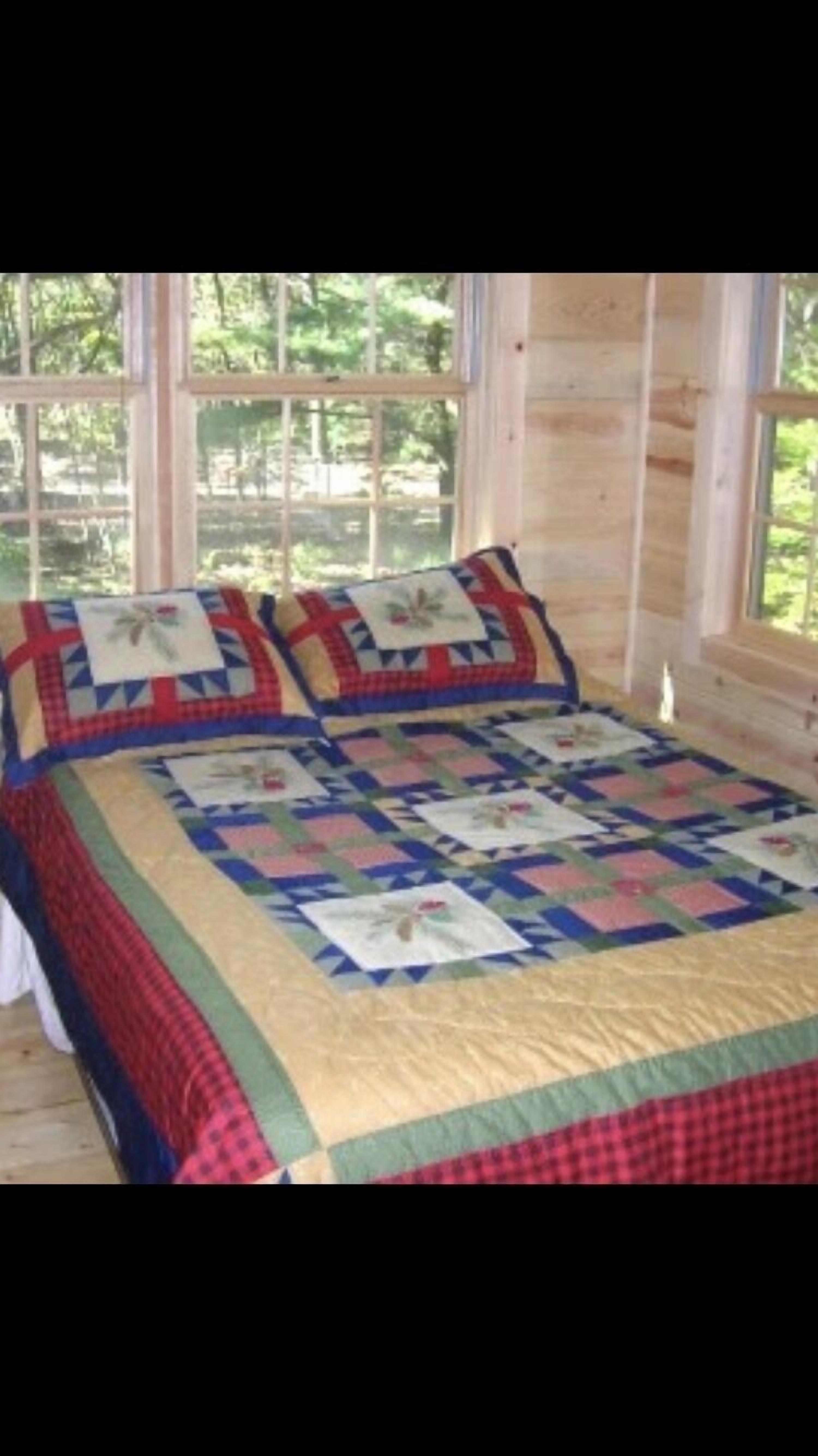 Enjoy our beautiful, spacious, clean & upscale cabin at Goshorn Lake.