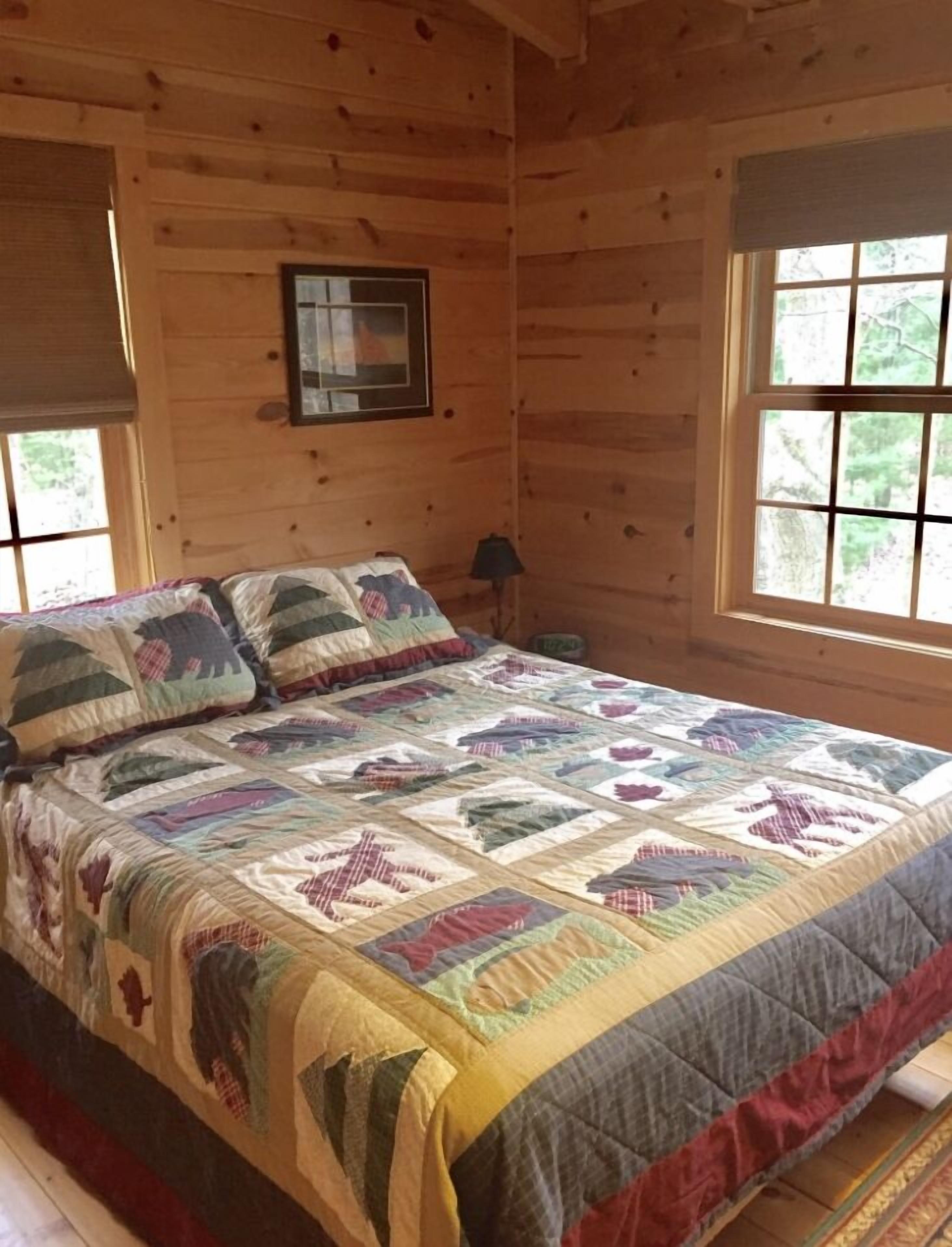 Enjoy our beautiful, spacious, clean & upscale cabin at Goshorn Lake.
