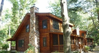 Enjoy our upscale, clean & well-equipped cabin in a beautiful setting.