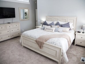 5 bedrooms, iron/ironing board, travel crib, WiFi - Beautiful Remodeled Home by Ski Resorts & Shopping (Sandy)